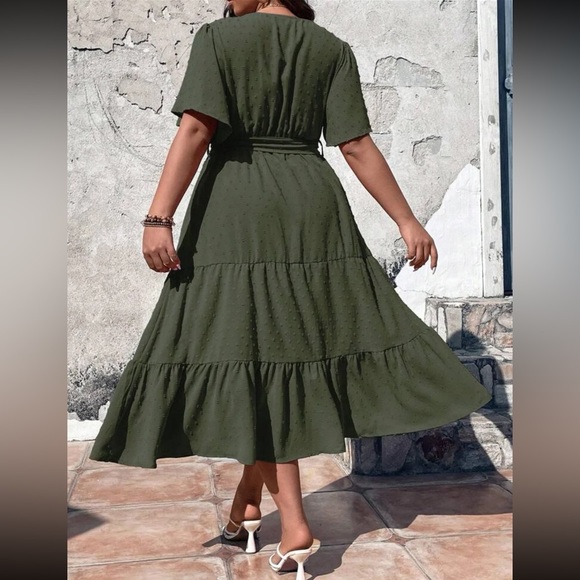 Plus size butterfly sleeve ruffle hem dress - Picture 10 of 16